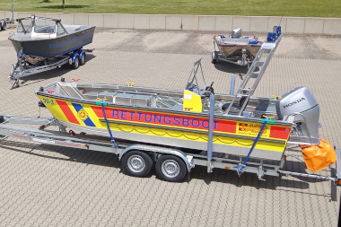 Rettungsboot auf Bootstrailer