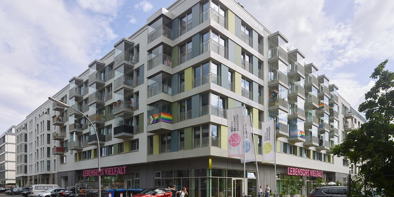 Gebäude "Lebensort Vielfalt am Südkreuz von der Straße aus gesehen