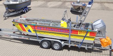 Rettungsboot auf Anhänger